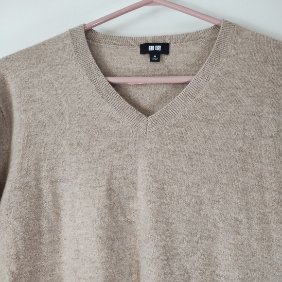 UNIQLO Oatmeal Beige 100% Cashmere V Neck Sweater M - Picture 2 of 4